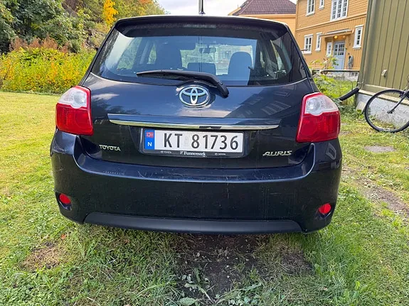 Toyota Auris 2011 photo 3
