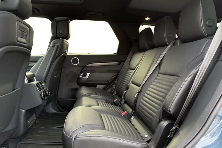 Land Rover Discovery 2026 photo 4