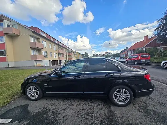 Mercedes-Benz C 220 2012 photo 2