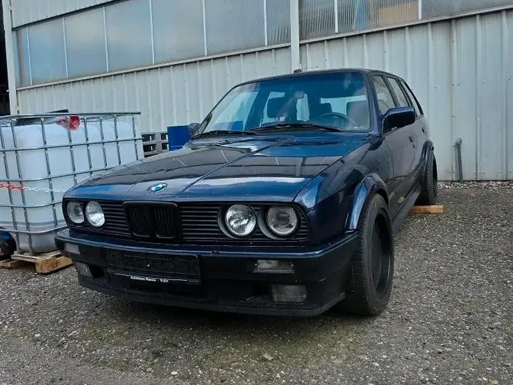 BMW E30