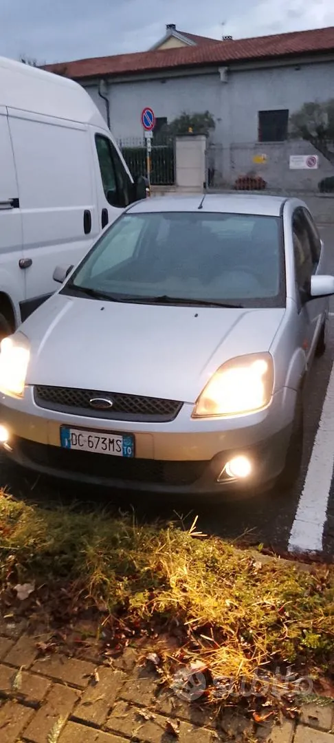 Ford Fiesta 2006 photo 2