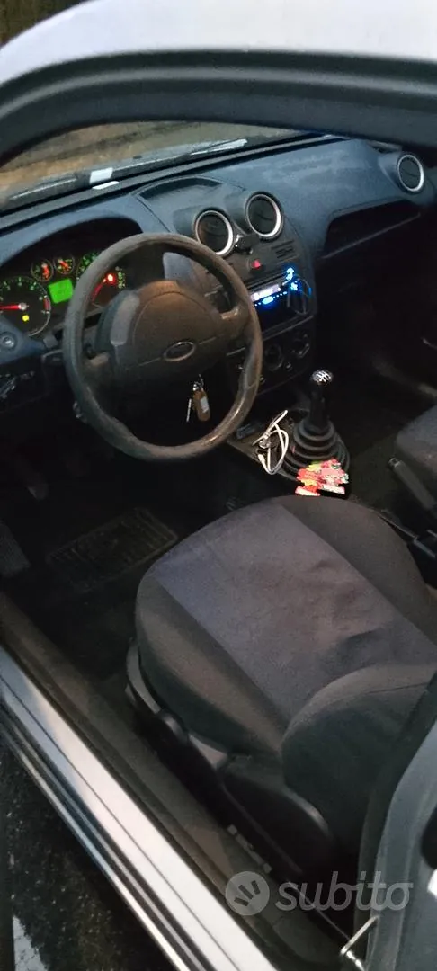 Ford Fiesta 2006 photo 4