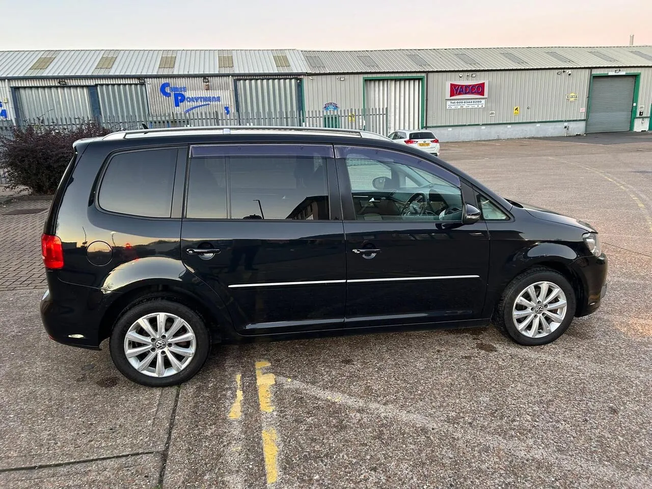 Volkswagen Touran 2012 photo 5