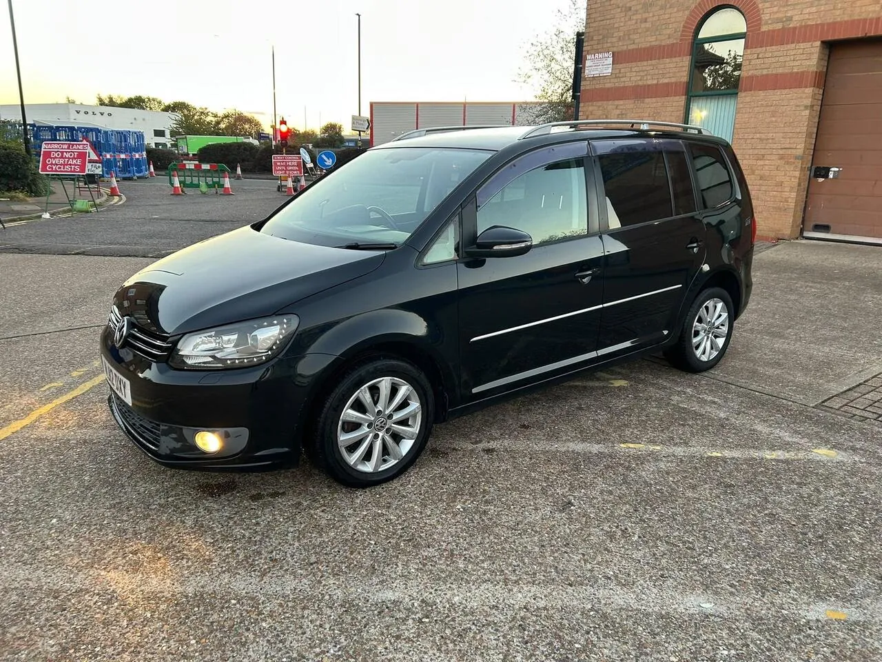 Volkswagen Touran 2012 photo 3
