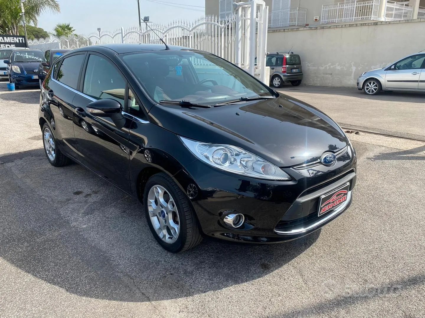 Ford Fiesta 2012 photo 2