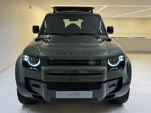 Land Rover Defender 110 2026 photo 2