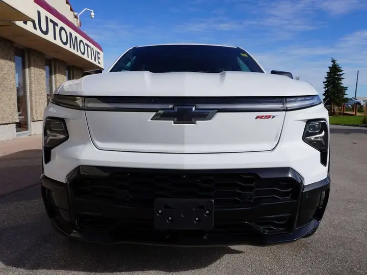 Chevrolet Silverado 2024 photo 3