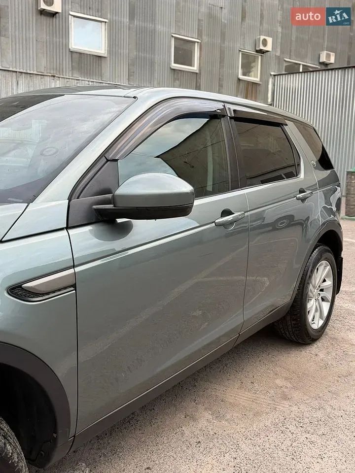 Land Rover Discovery Sport 2017 photo 3