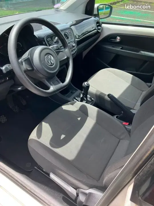 Volkswagen Up 2013 photo 3