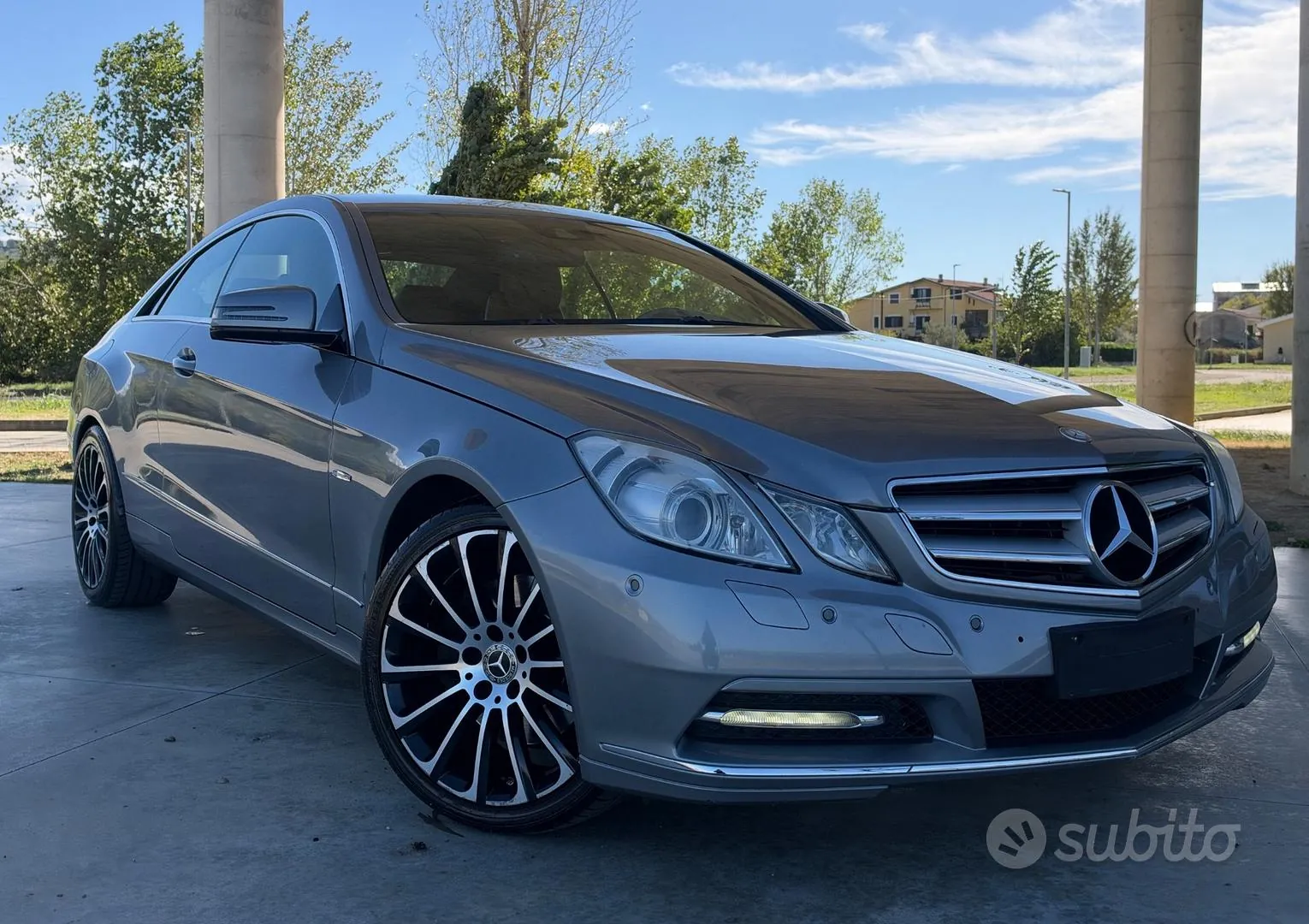 Mercedes-Benz E-Class 2012 photo 2