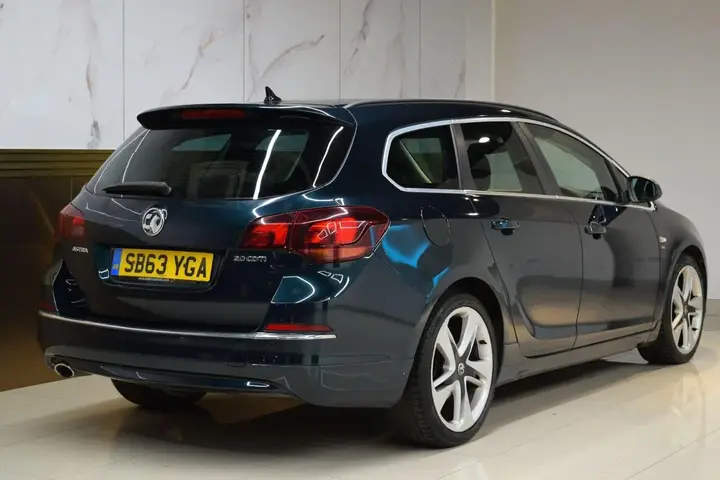 Vauxhall Astra 2014 photo 2