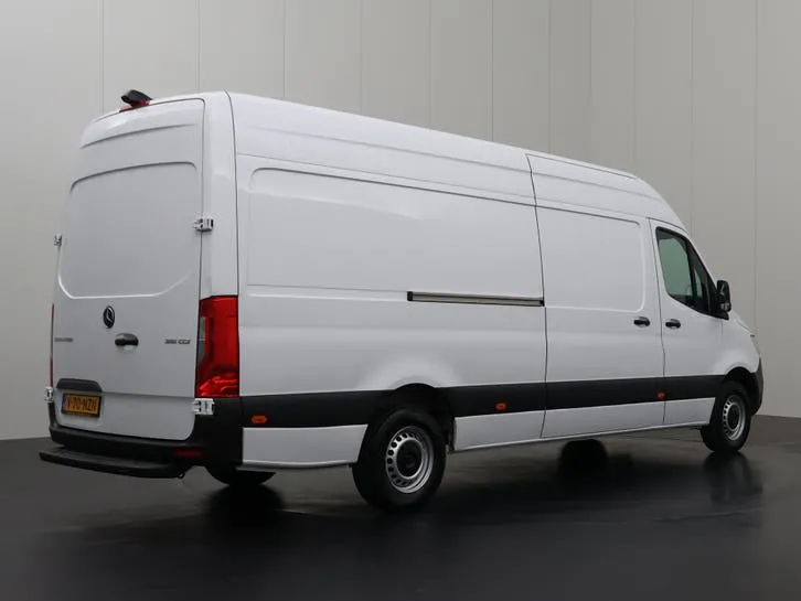 Mercedes-Benz Sprinter 2023 photo 2