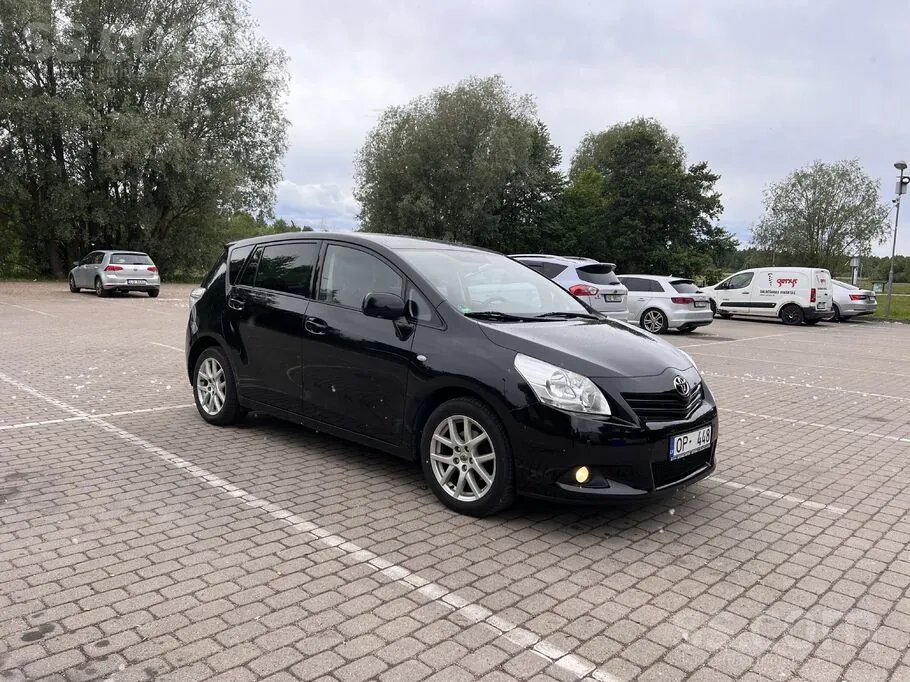 Toyota Verso 2012 photo 2
