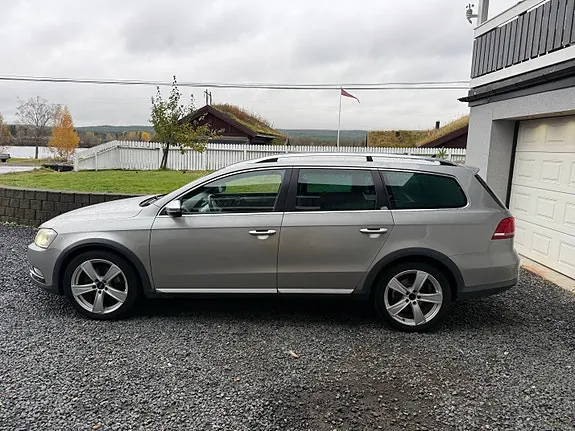 Volkswagen Passat 2012 photo 2