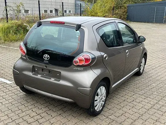 Toyota Aygo 2012 photo 4