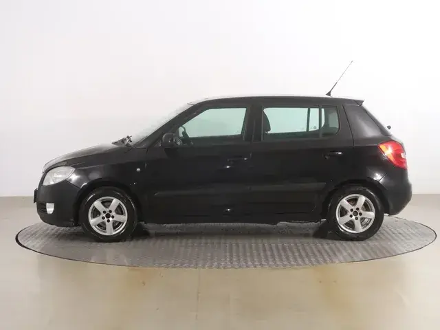 Skoda Fabia 2008 photo 2