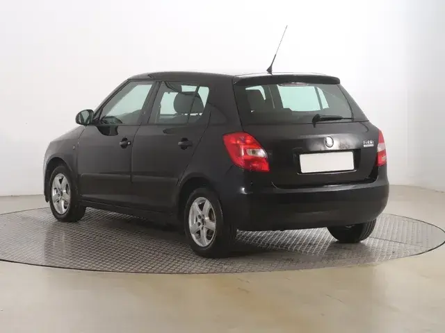 Skoda Fabia 2008 photo 3