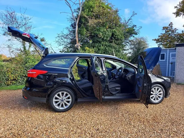 Ford Focus 2018 photo 2