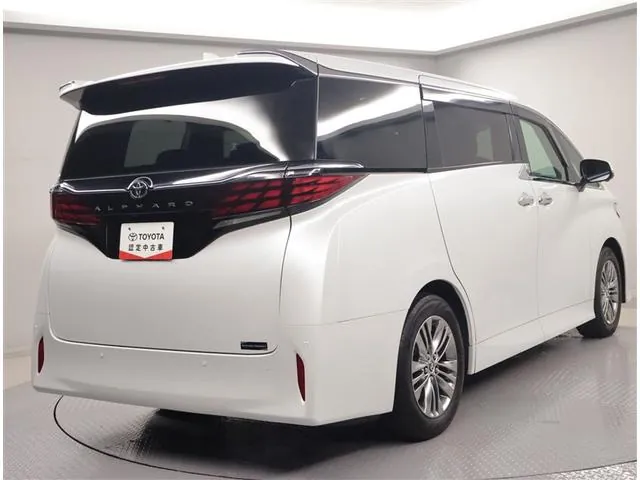 Toyota Alphard 2023 photo 3