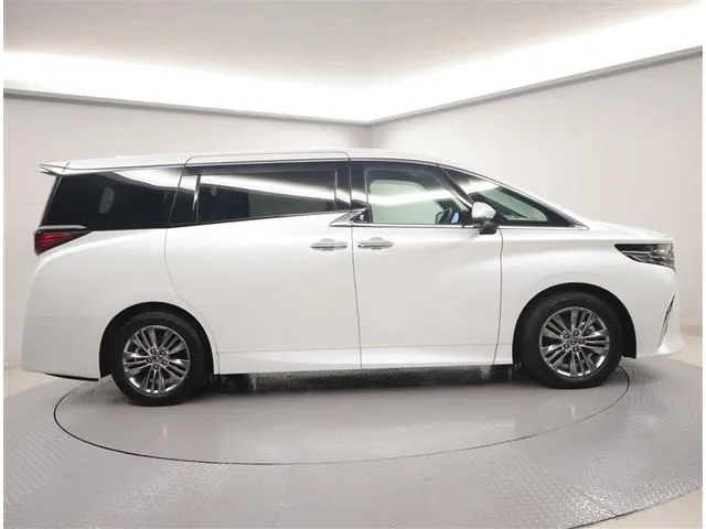 Toyota Alphard 2023 photo 2