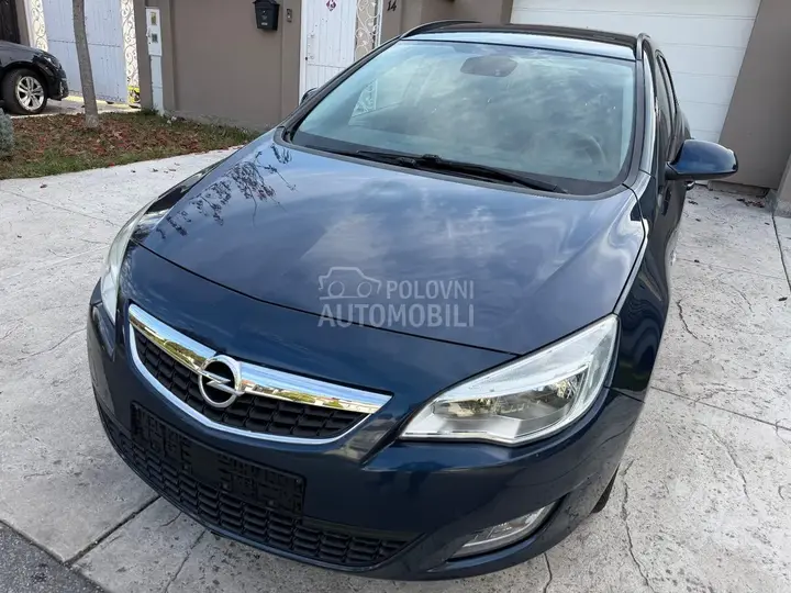 Opel Astra J