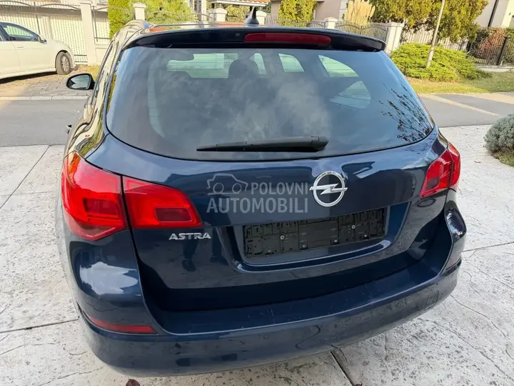Opel Astra J 2012 photo 5