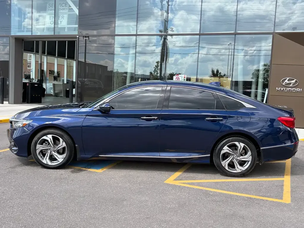 Honda Accord 2020 photo 2