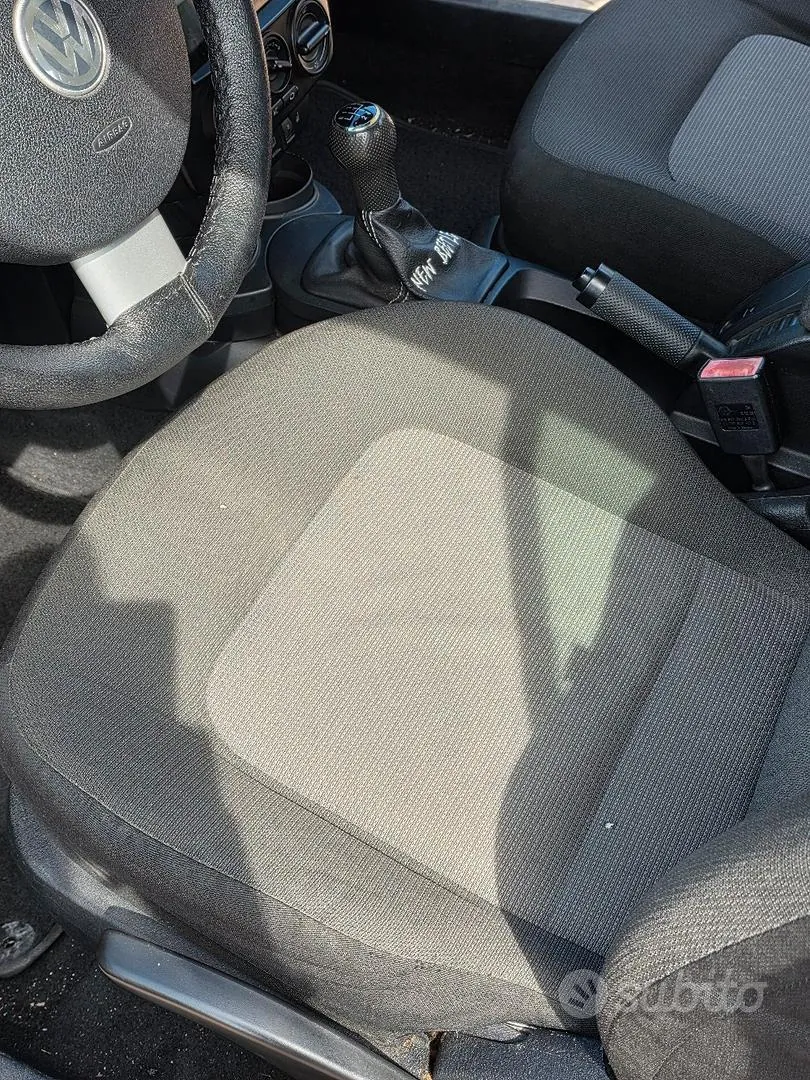 Volkswagen New Beetle 2010 photo 5