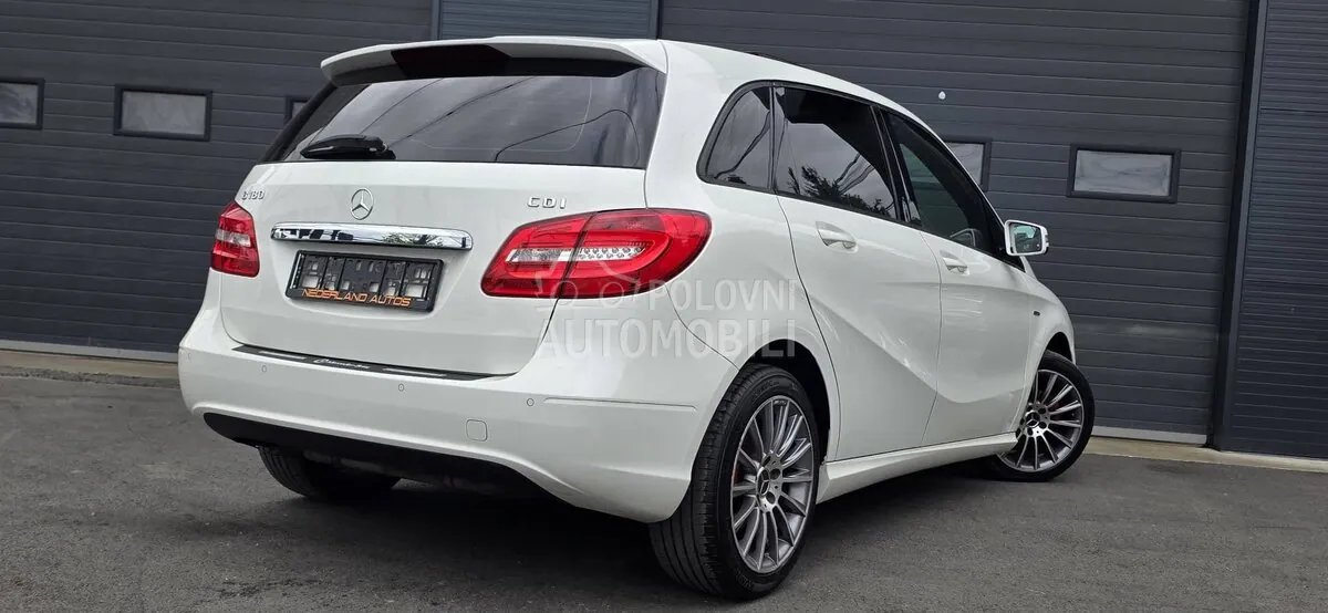 Mercedes-Benz B 180 2012 photo 4