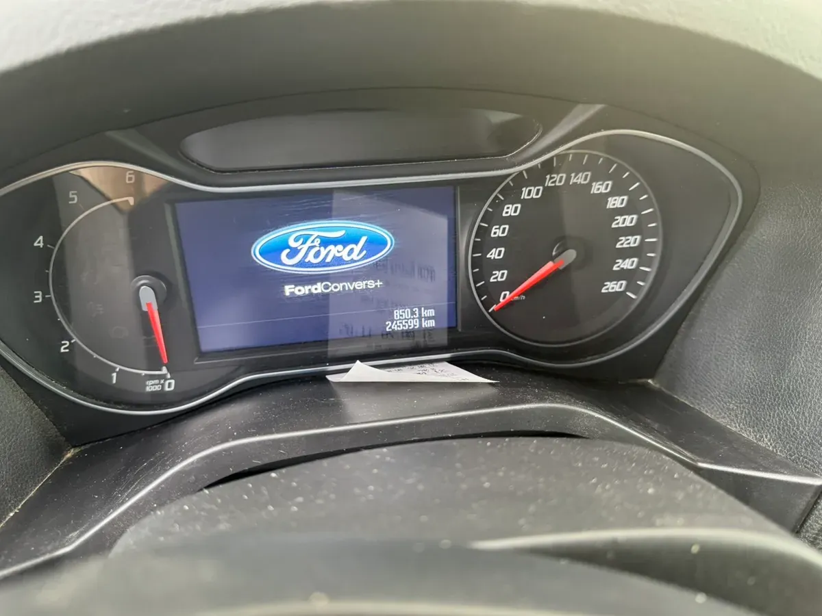 Ford Galaxy 2011 photo 2