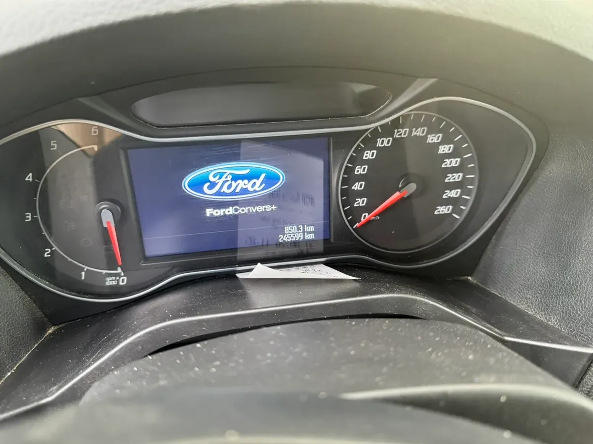 Ford Galaxy 2011 photo 3