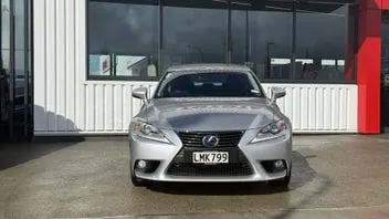 Lexus Is 300H 2013 photo 4