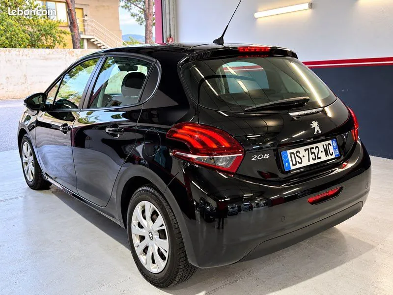 Peugeot 208 2015 photo 2