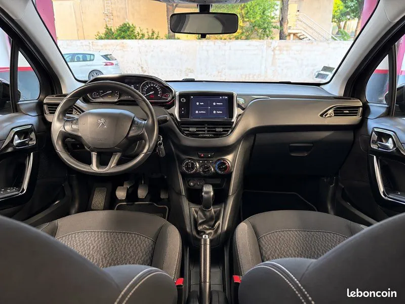 Peugeot 208 2015 photo 4