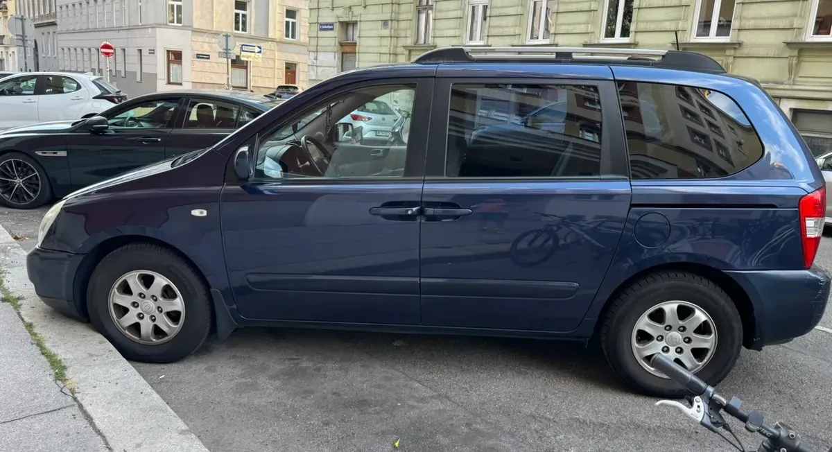 Kia Carnival 2008 photo 3