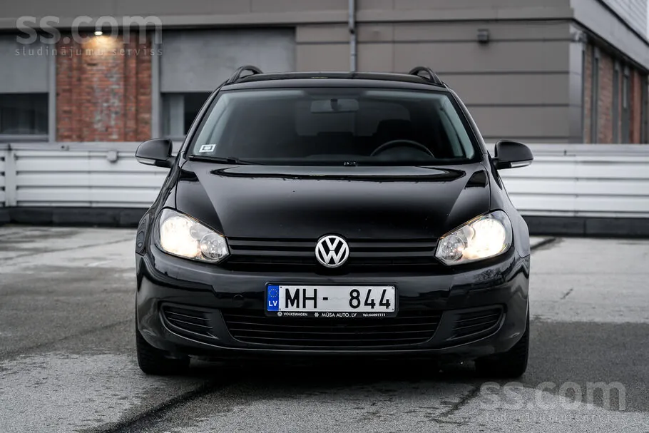 Volkswagen Golf 2010 photo 2