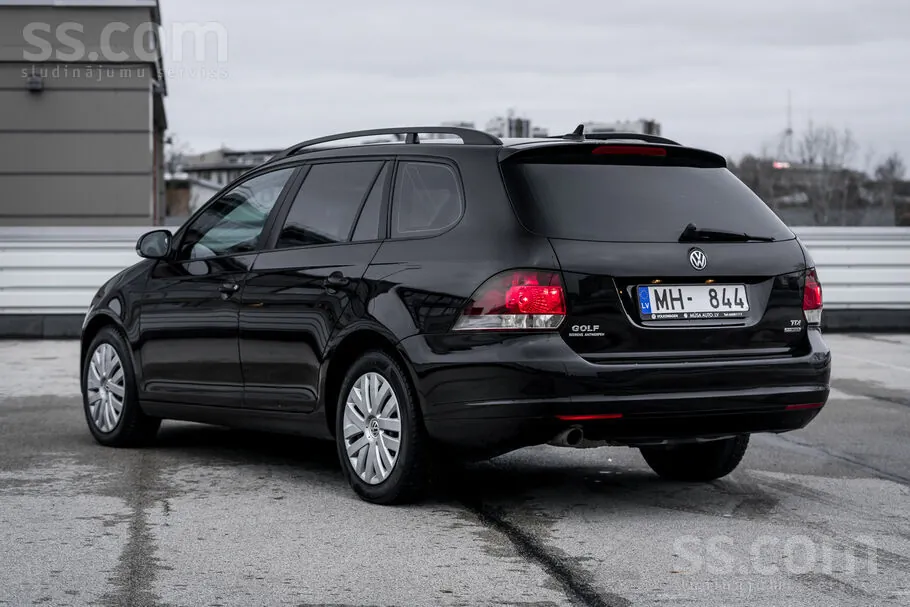 Volkswagen Golf 2010 photo 4
