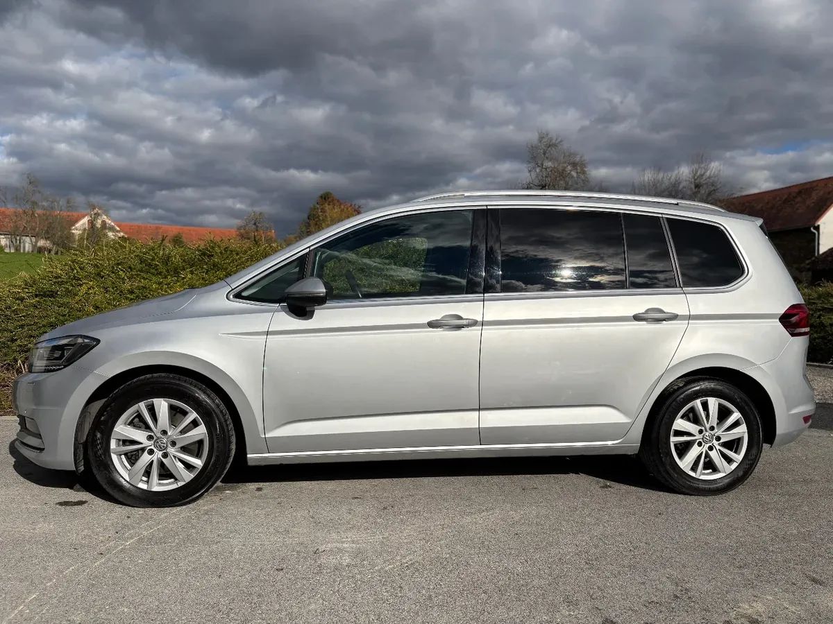 Volkswagen Touran 2019 photo 2