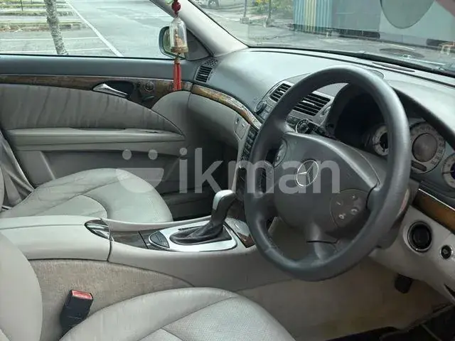 Mercedes-Benz E200 2005 photo 2