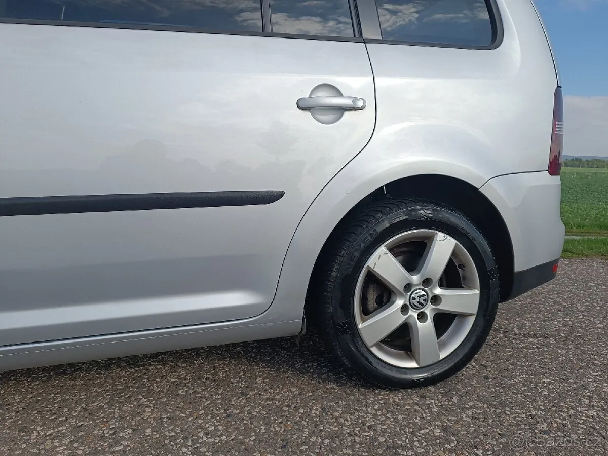 Volkswagen Touran 2007 photo 4