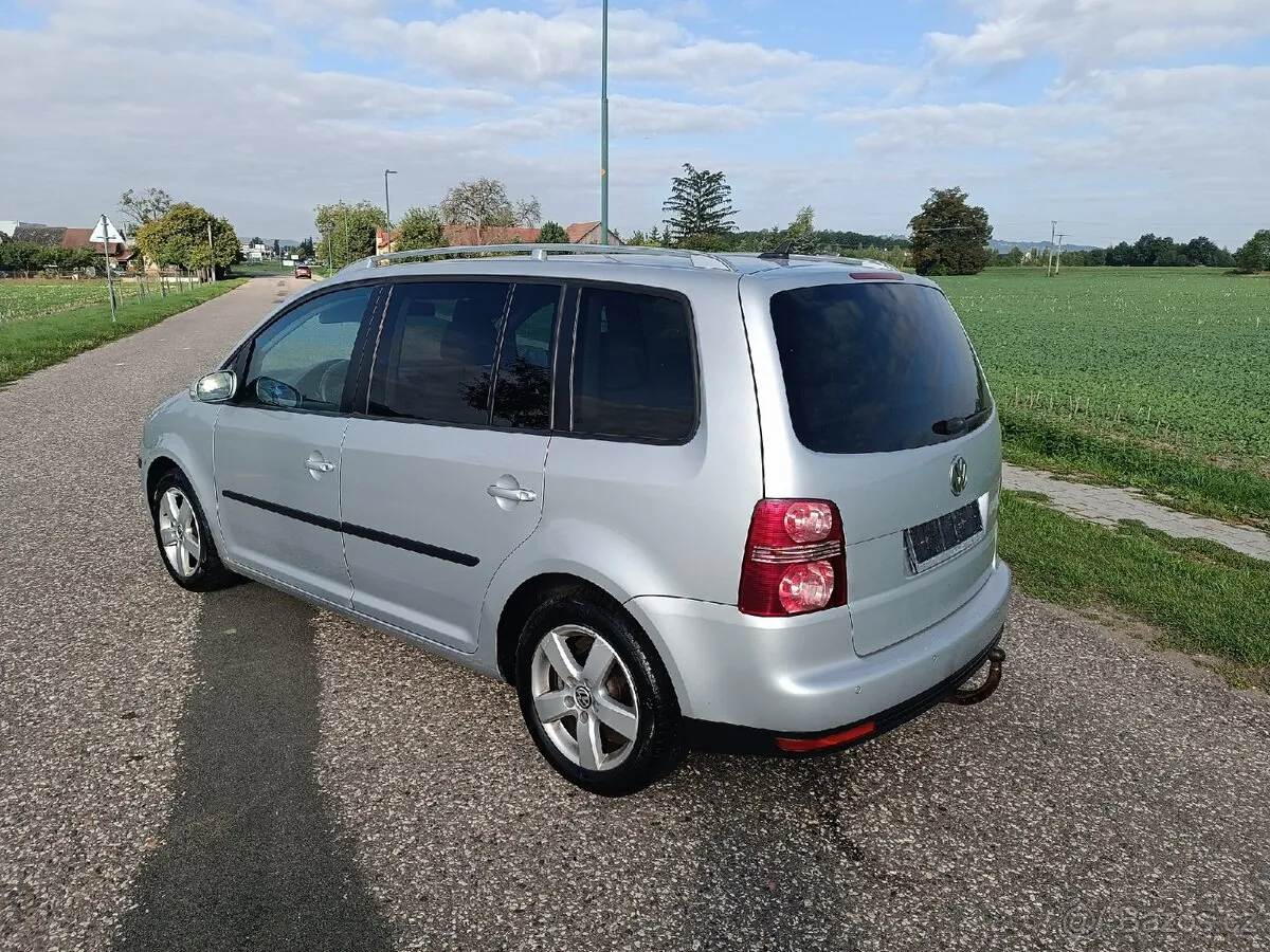 Volkswagen Touran 2007 photo 2