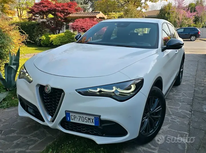 Alfa Romeo Stelvio 2023 photo 4