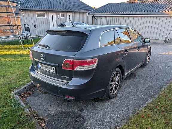 Toyota Avensis 2010 photo 4