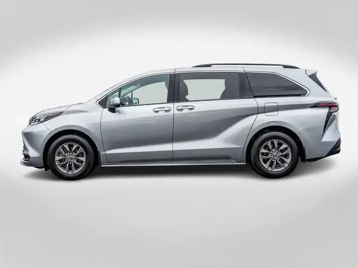 Toyota Sienna 2024 photo 3