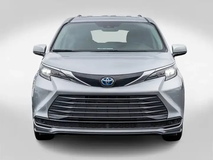 Toyota Sienna 2024 photo 2