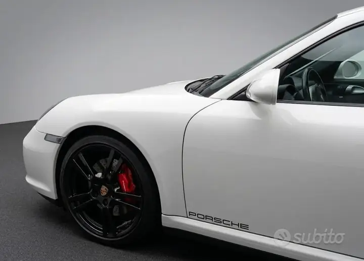 Porsche 911 2011 photo 2