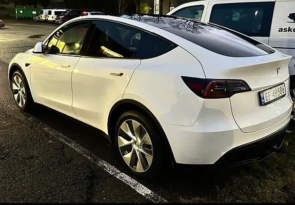 Tesla Model Y 2023 photo 4