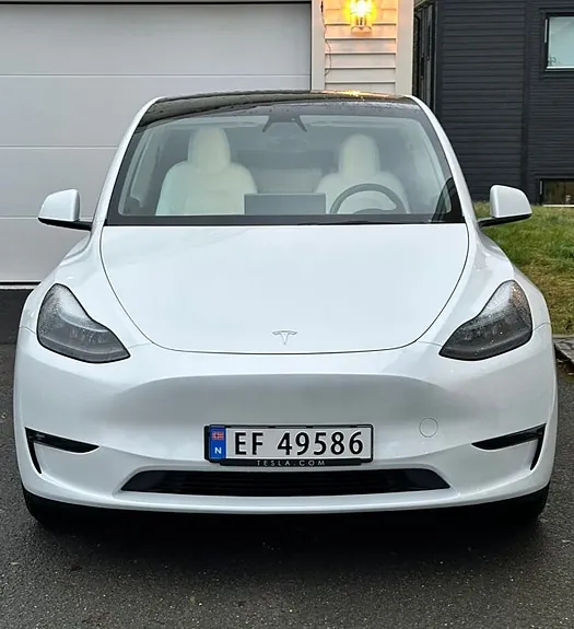 Tesla Model Y 2023 photo 2