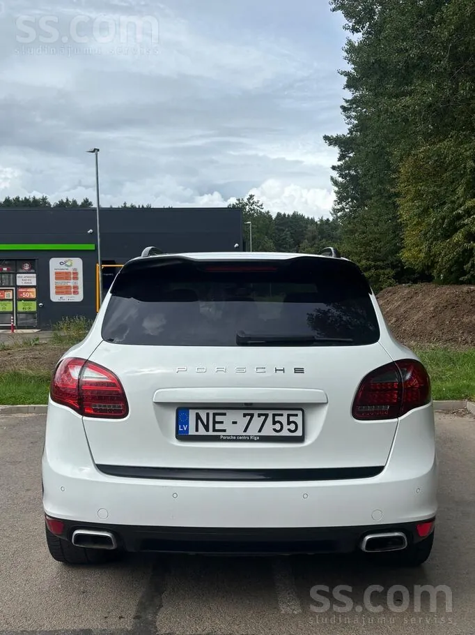 Porsche Cayenne 2013 photo 2