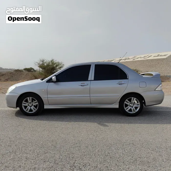 Mitsubishi Lancer 2010 photo 2